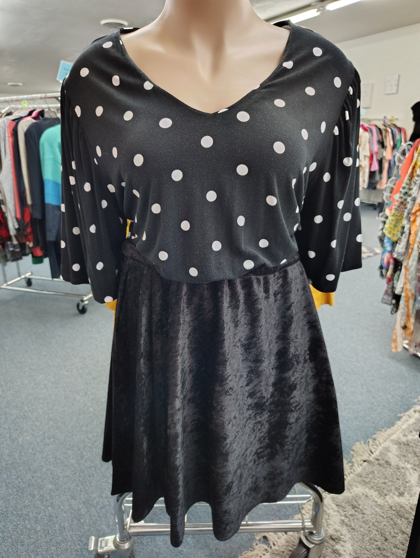 Seamlined Studios black velvet skater skirt size 4x