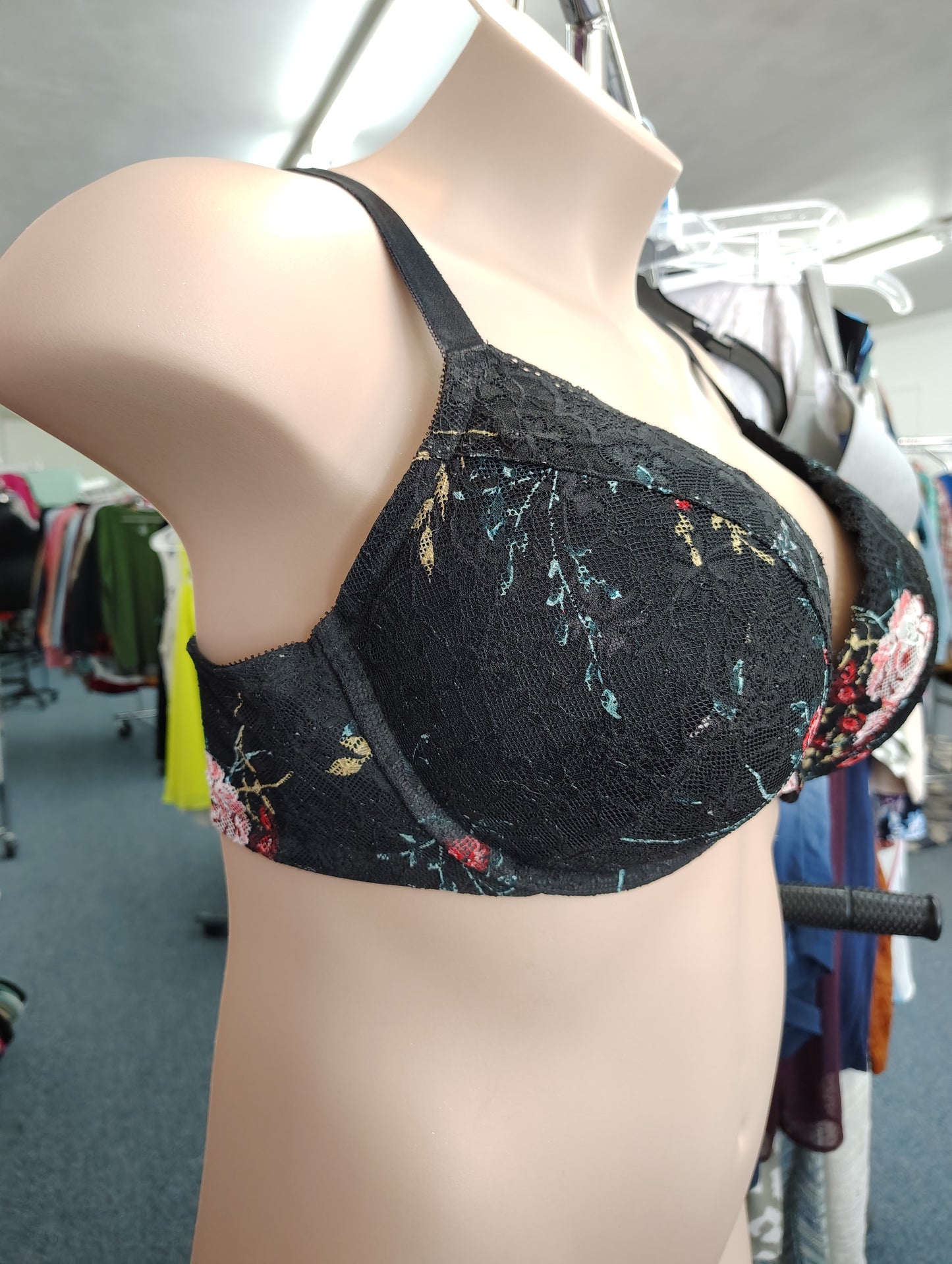 Torrid Curve floral lace bra plunge size 42DD