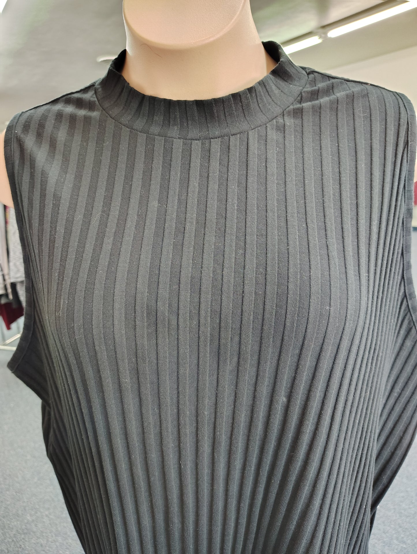 A New Day black ribbed mock neck sleeveless top 4x