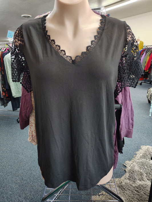 Black lace trim solid top size 5x