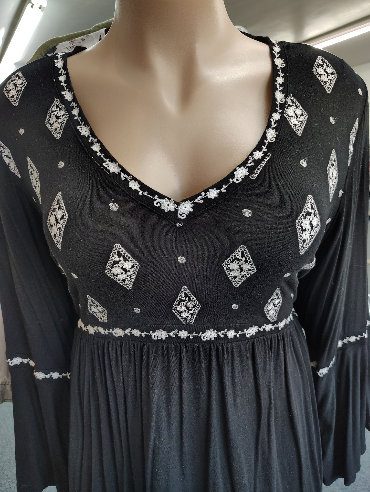 Torrid black embroidered babydoll knit top size 4x