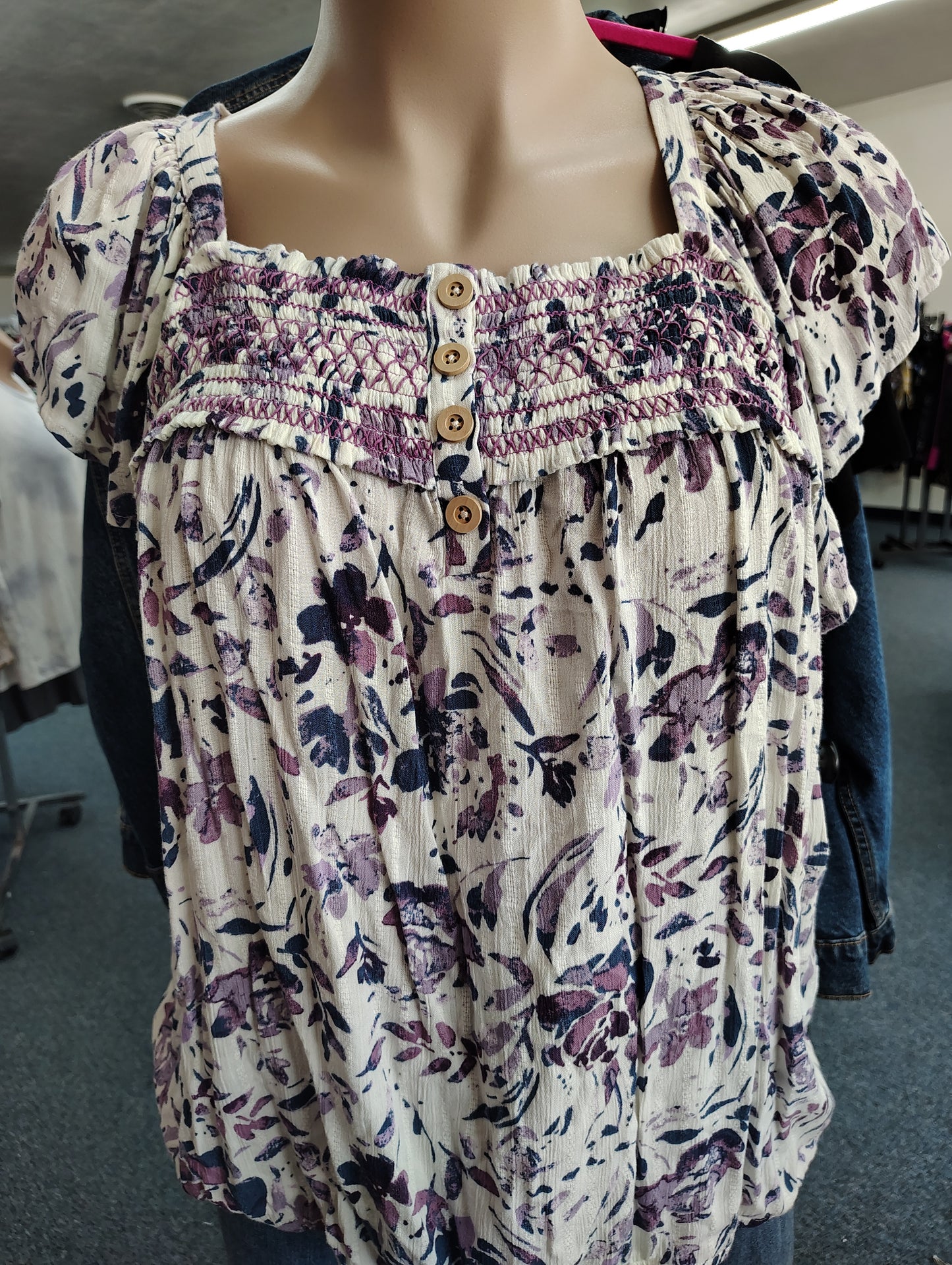 Maurices white purple floral flutter sleeve top size 3x