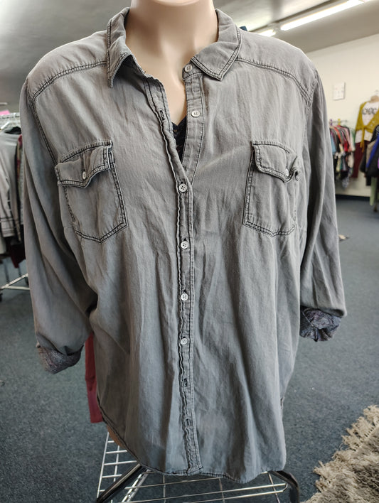 Torrid gray button front chambray denim shirt size 5x 28