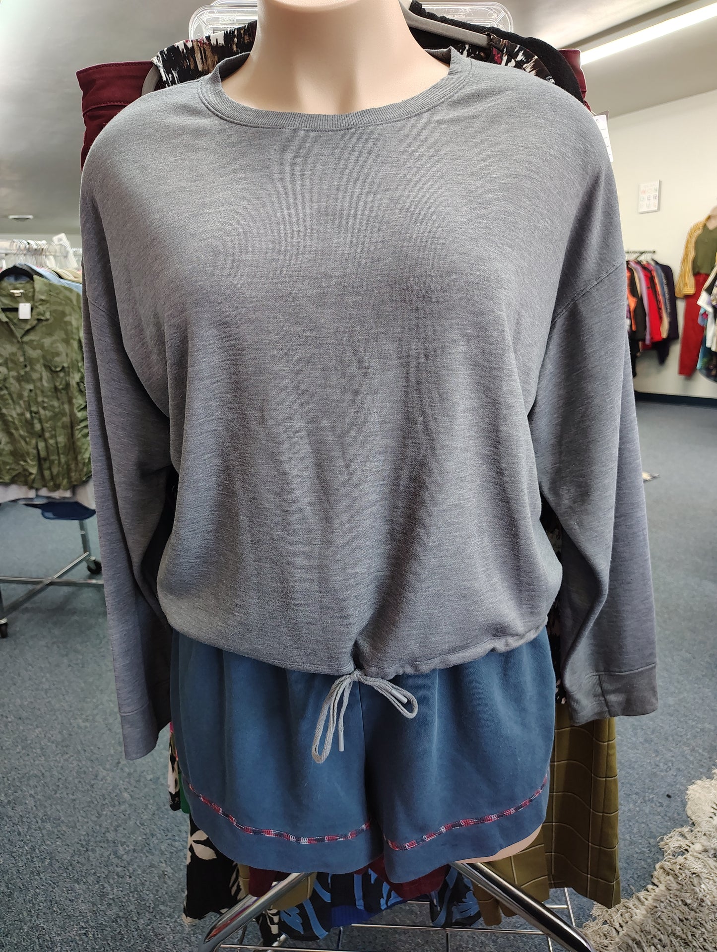 Tek Gear on the go crop gray sweatshirt 3x