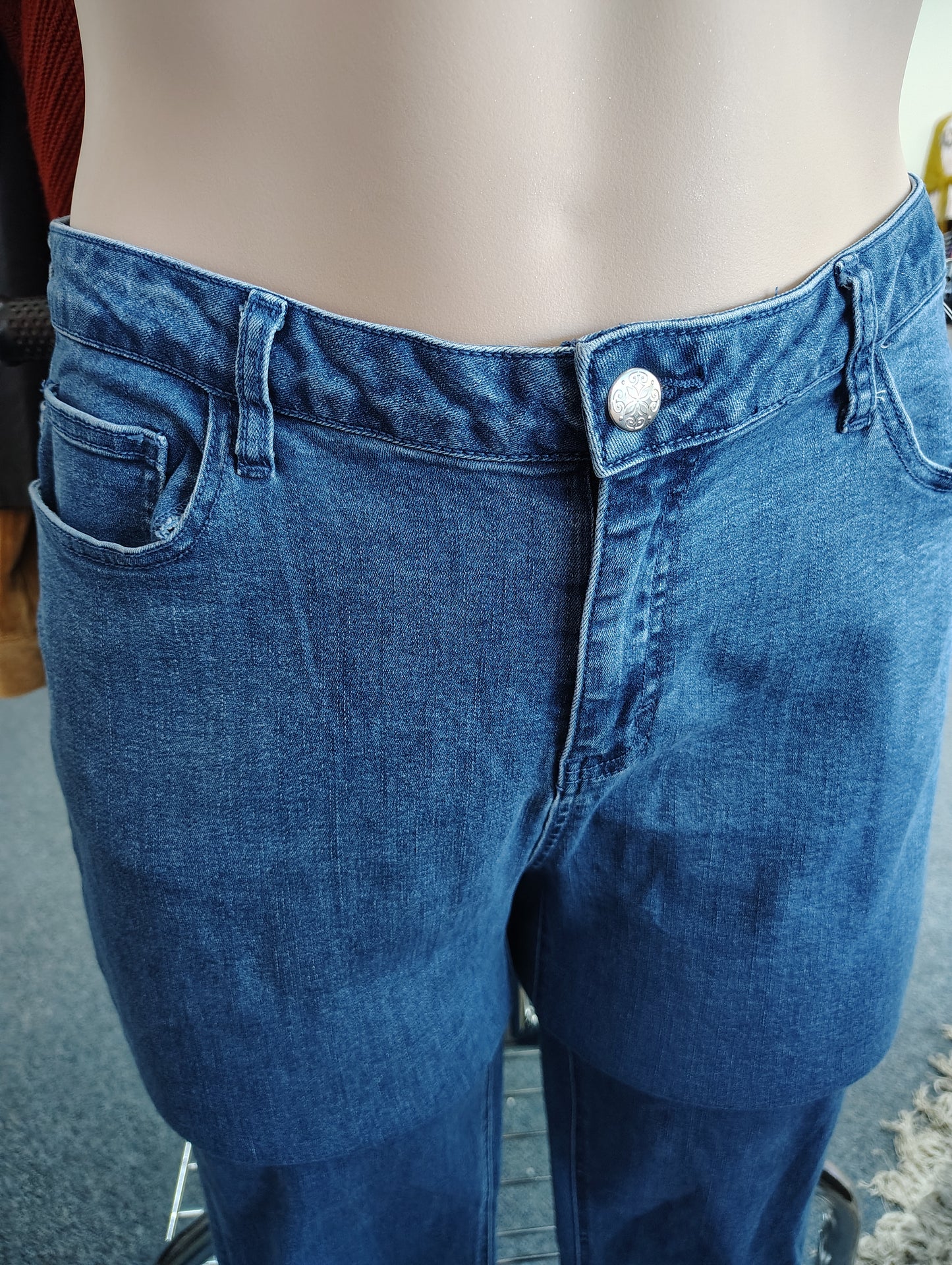 Kate & Mallory cropped embroidered jeans size 16