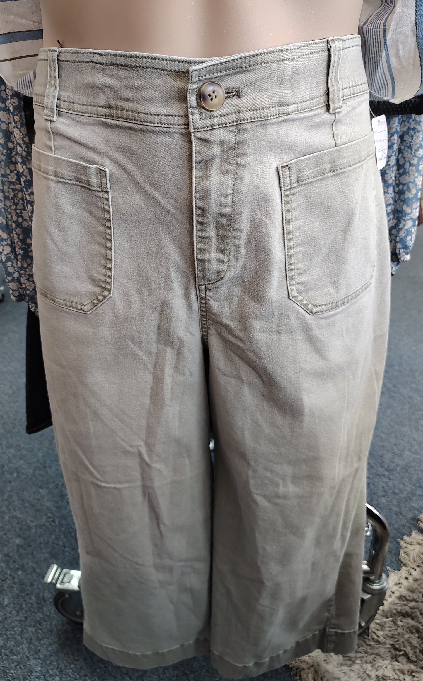 Lane Bryant light green wide leg cropped jeans size 16