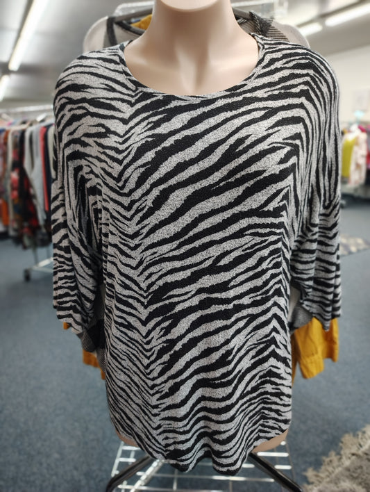 Torrid super soft plush zebra print top 4x