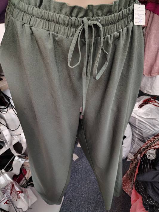 Torrid green tapered leg pull on dressy pants size 3x