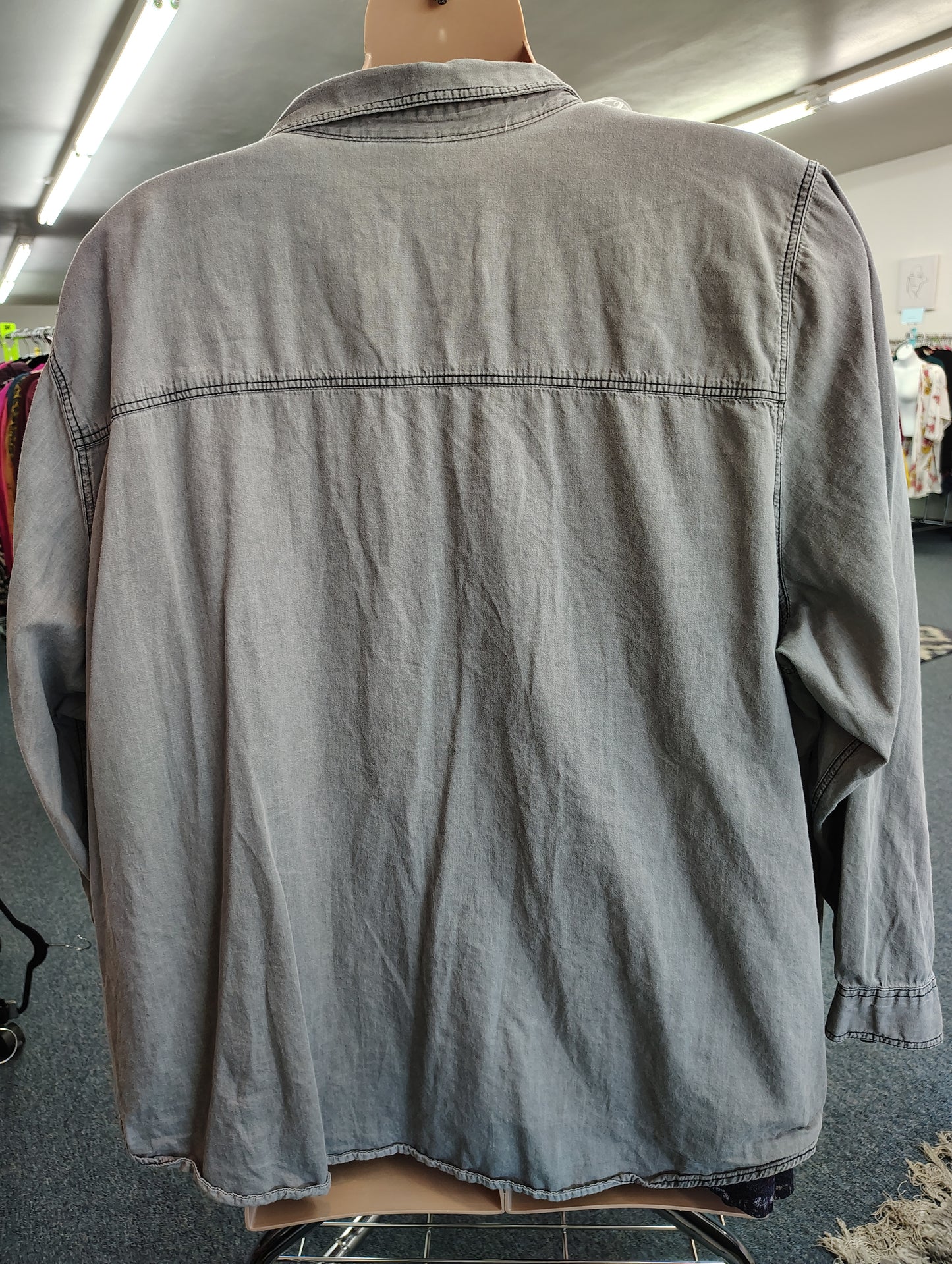 Torrid gray button front chambray denim shirt size 5x 28