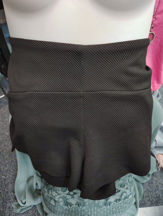 Torrid black dress shorts textured size 16