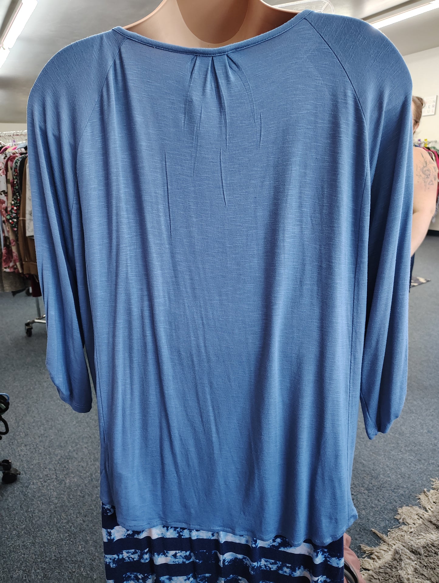 Symmetry blue embroidered top size 2x