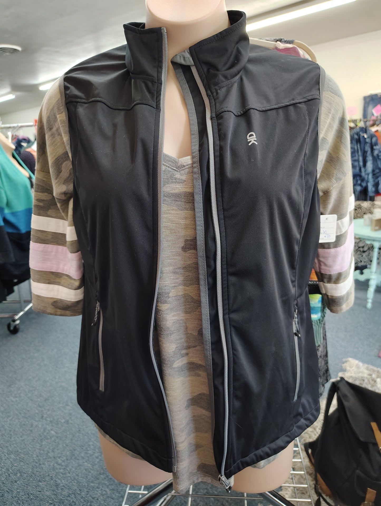 Little Donkey Andy NWT black vest size xl