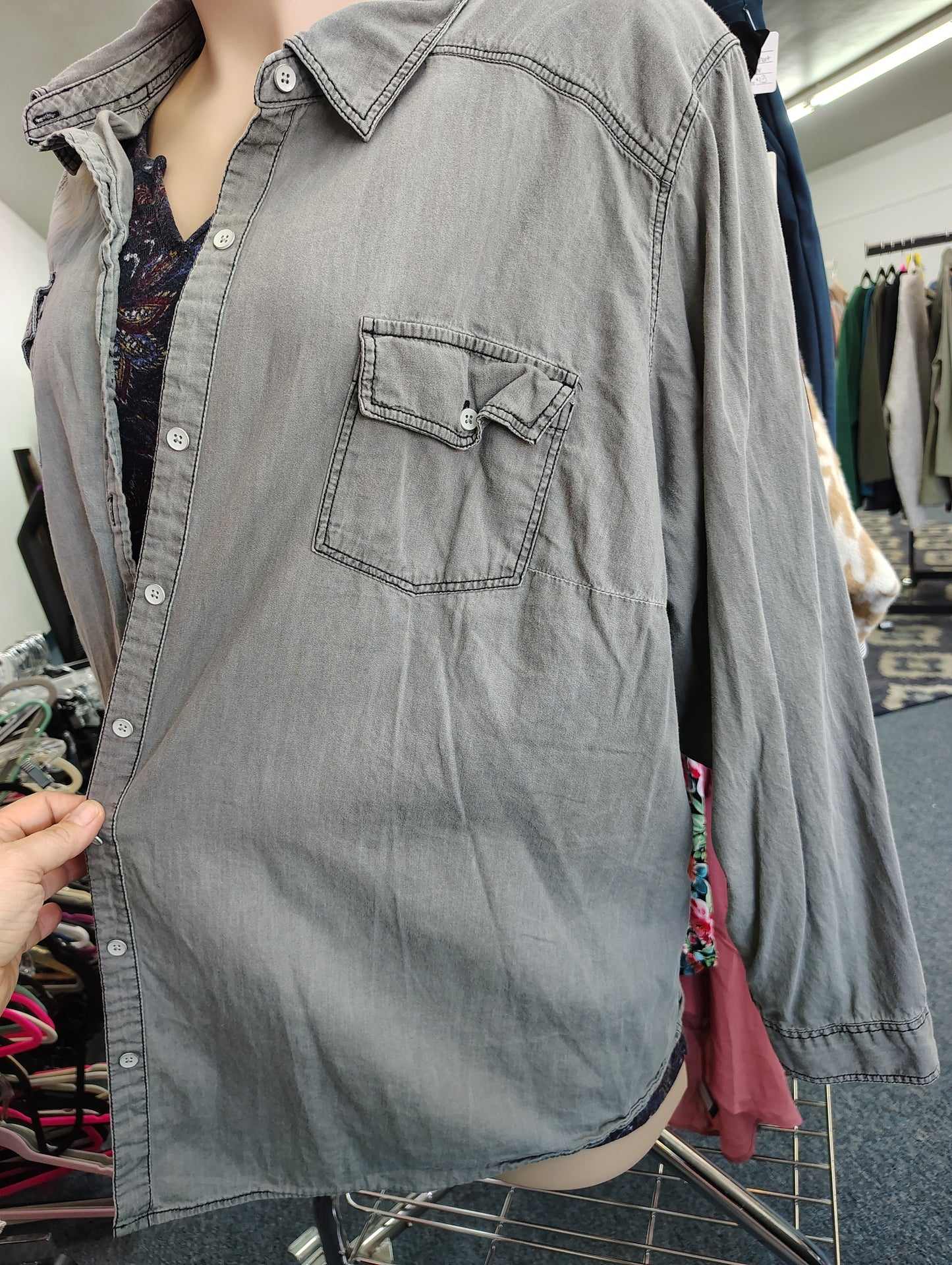 Torrid gray button front chambray denim shirt size 5x 28