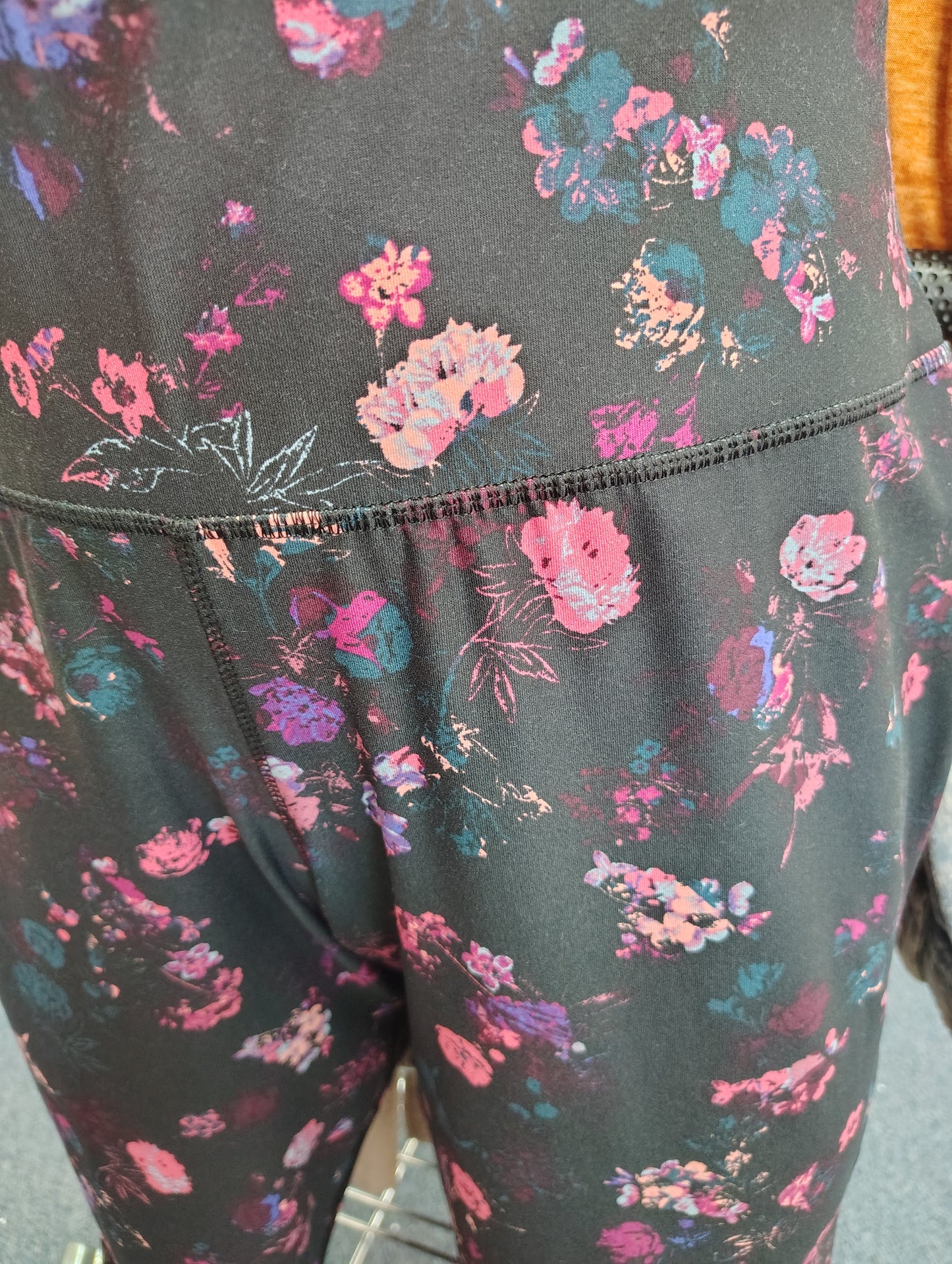 Livi Active floral leggings size 22/24 3x
