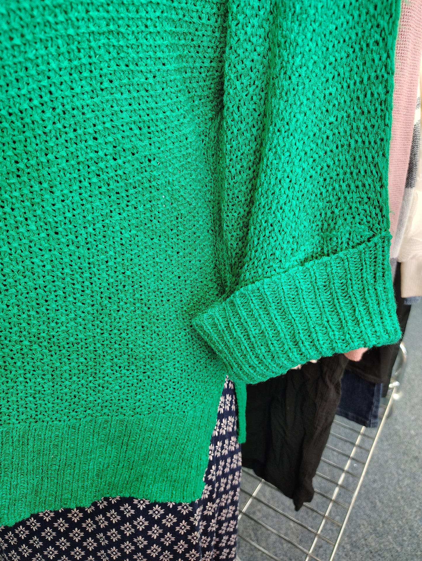 ee some kelly green lightweight sweater size 1x/2x