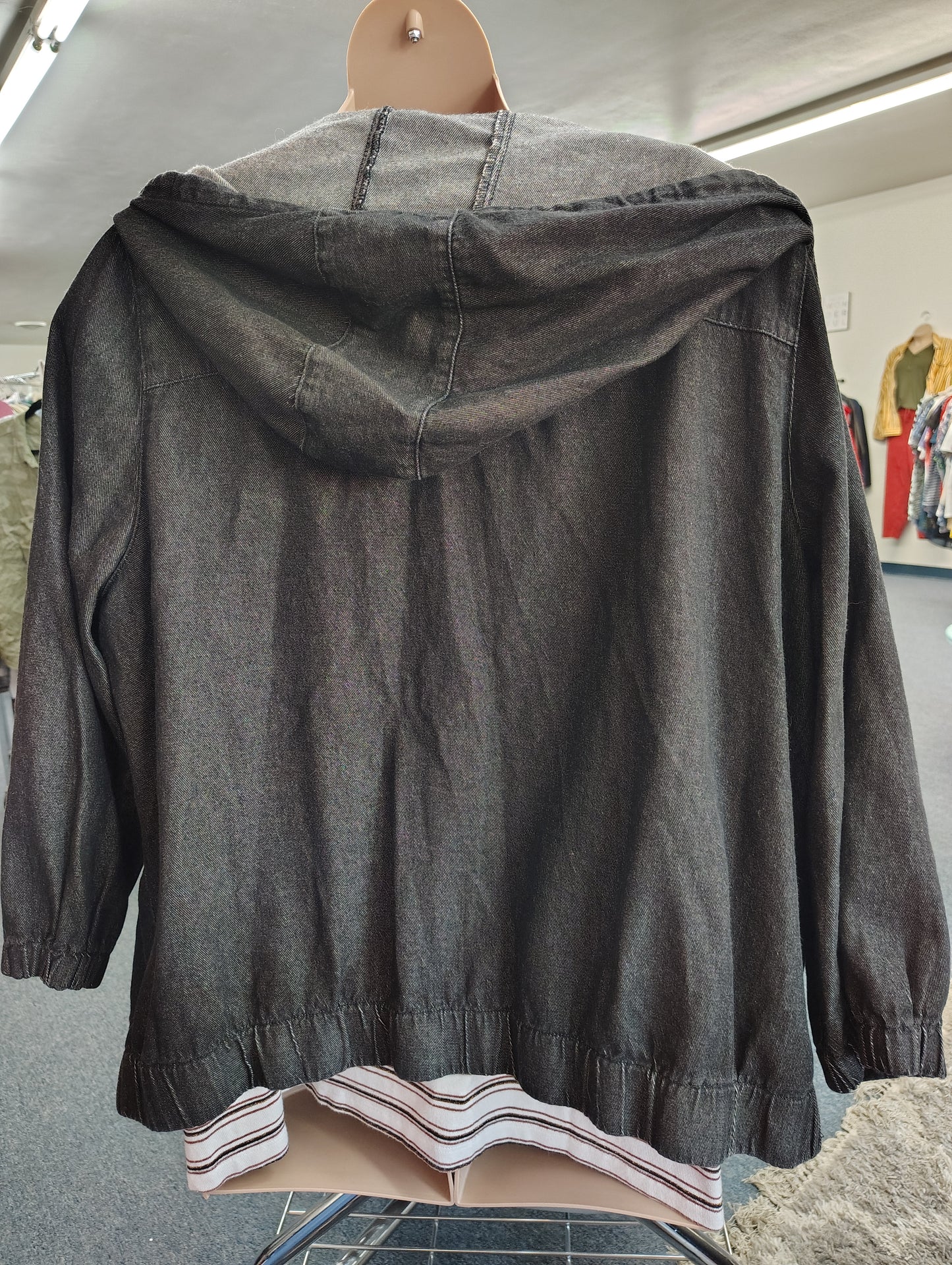 Roaman's dark denim hooded jacket size 26w 4x