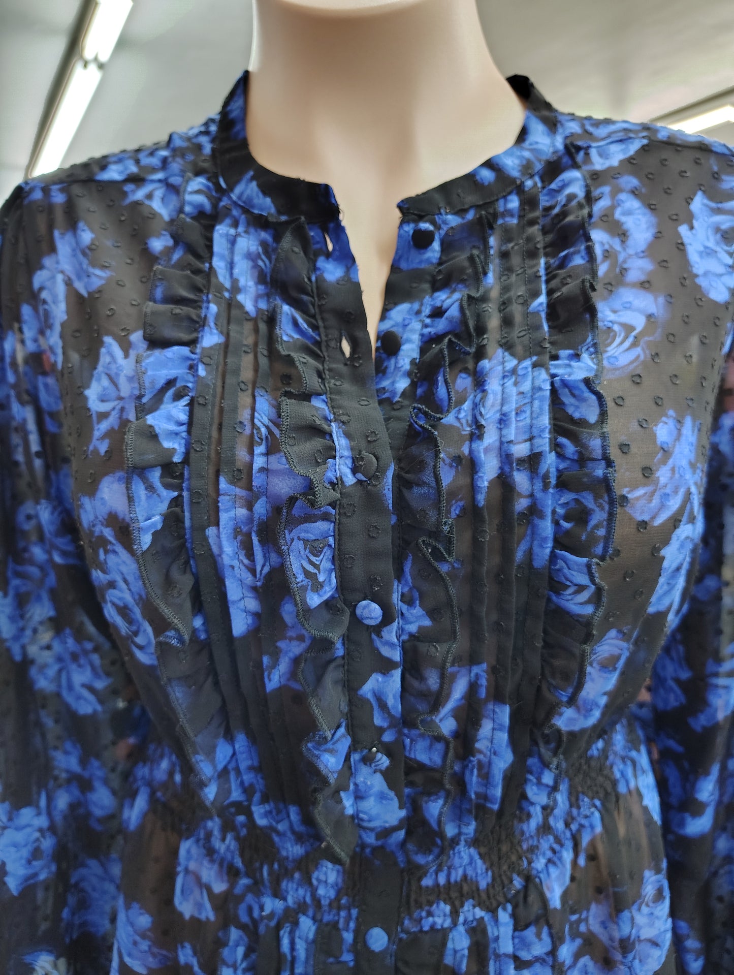 Torrid blue and black floral dressy top size 4x