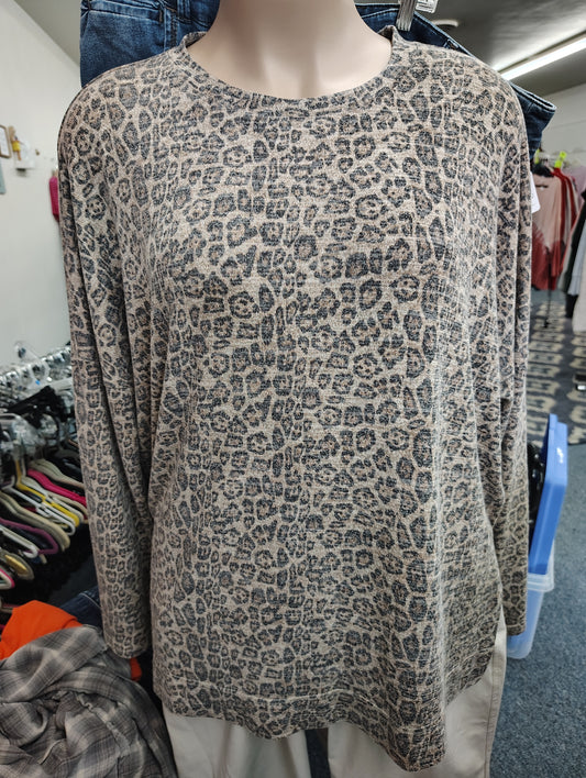 Amaryllis leopard print long sleeve lightweight top size 3x