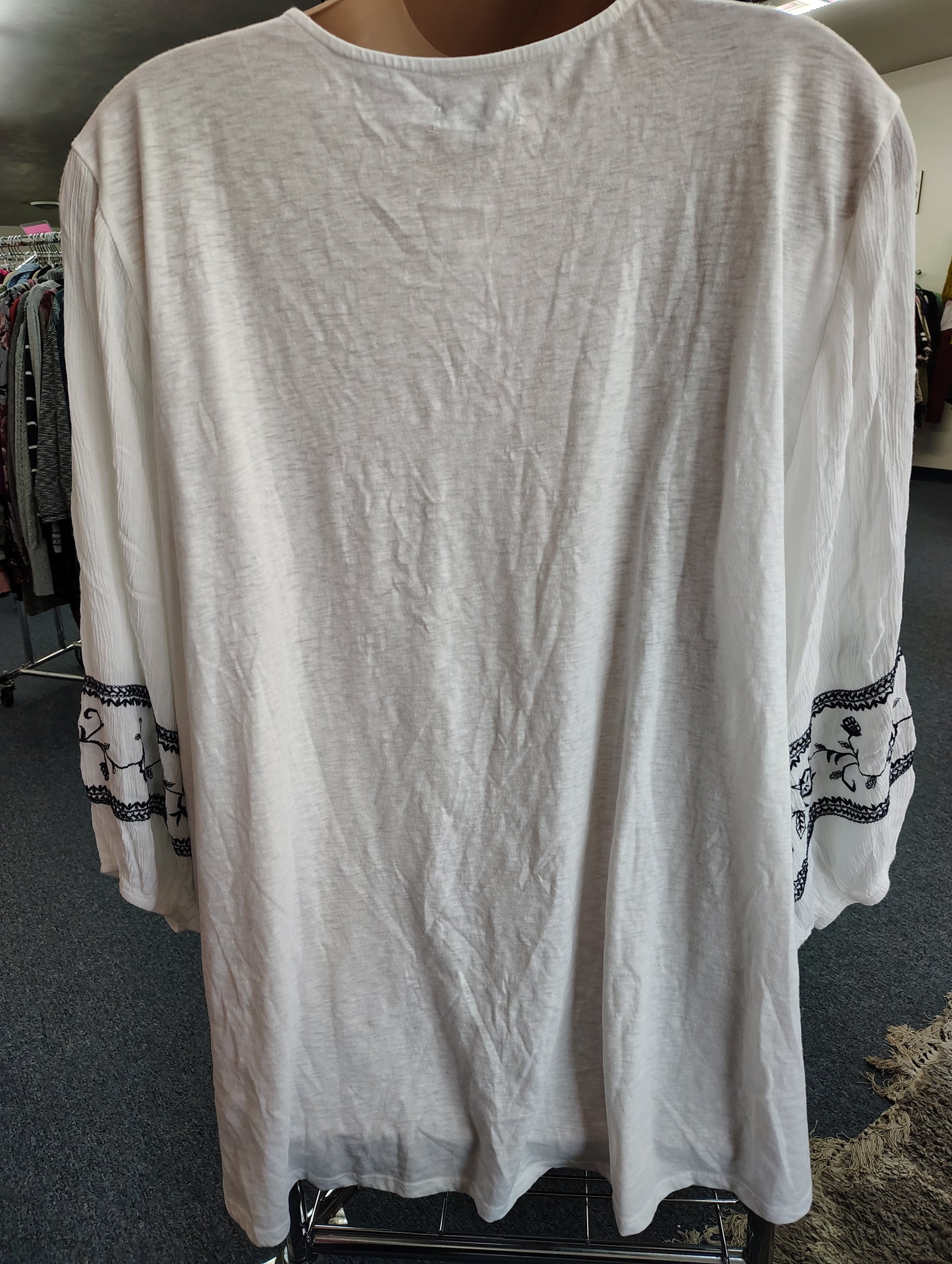 Lane Bryant NWT white tunic top with embroidery size 6x