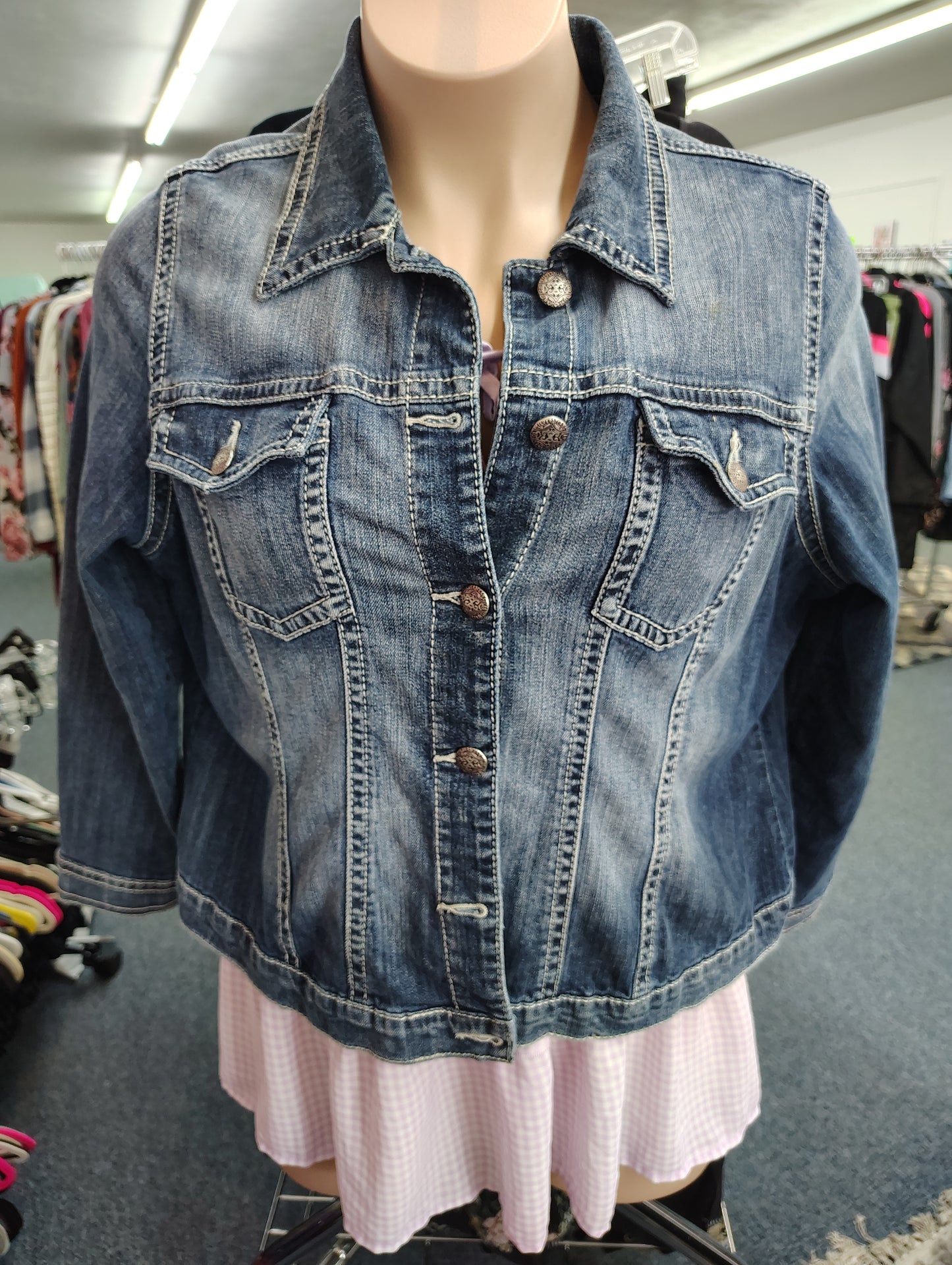 Silver jeans denim jacket size 2x runs like 1x