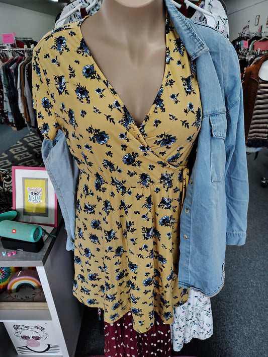 No Boundaries yellow floral soft mini dress size 1x/2x