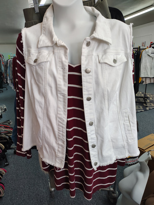 Cato white denim distressed jean jacket size 26/28 4x