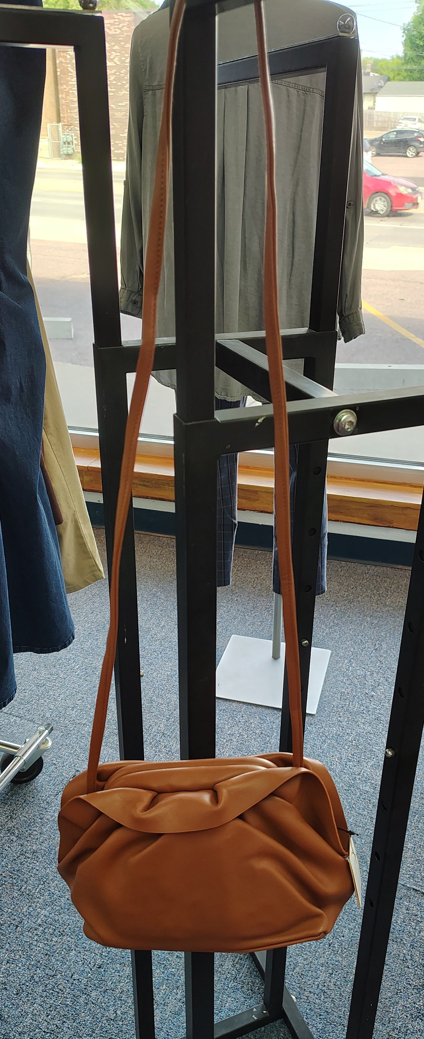 New kisslock camel colored bow crossbody bag