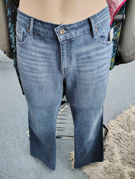 Levi's demi curve bootcut jeans 18w