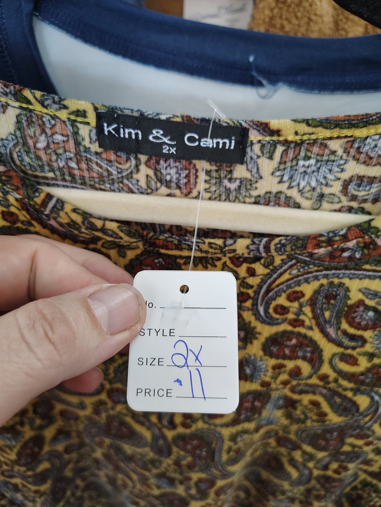 Kim & Cami ribbed yellow paisley top 2x