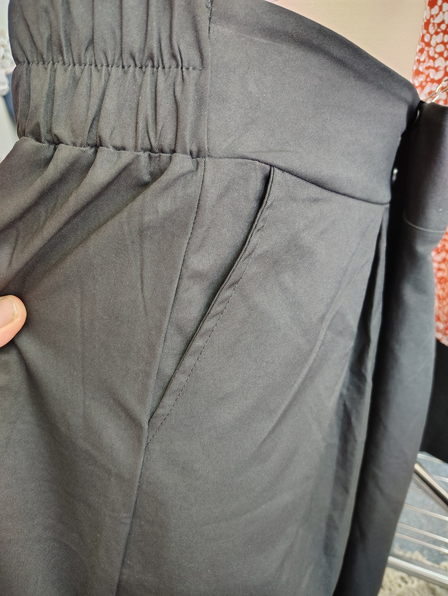 Bloomchic black heavy stretch midi skirt pull on size 18/20 2x