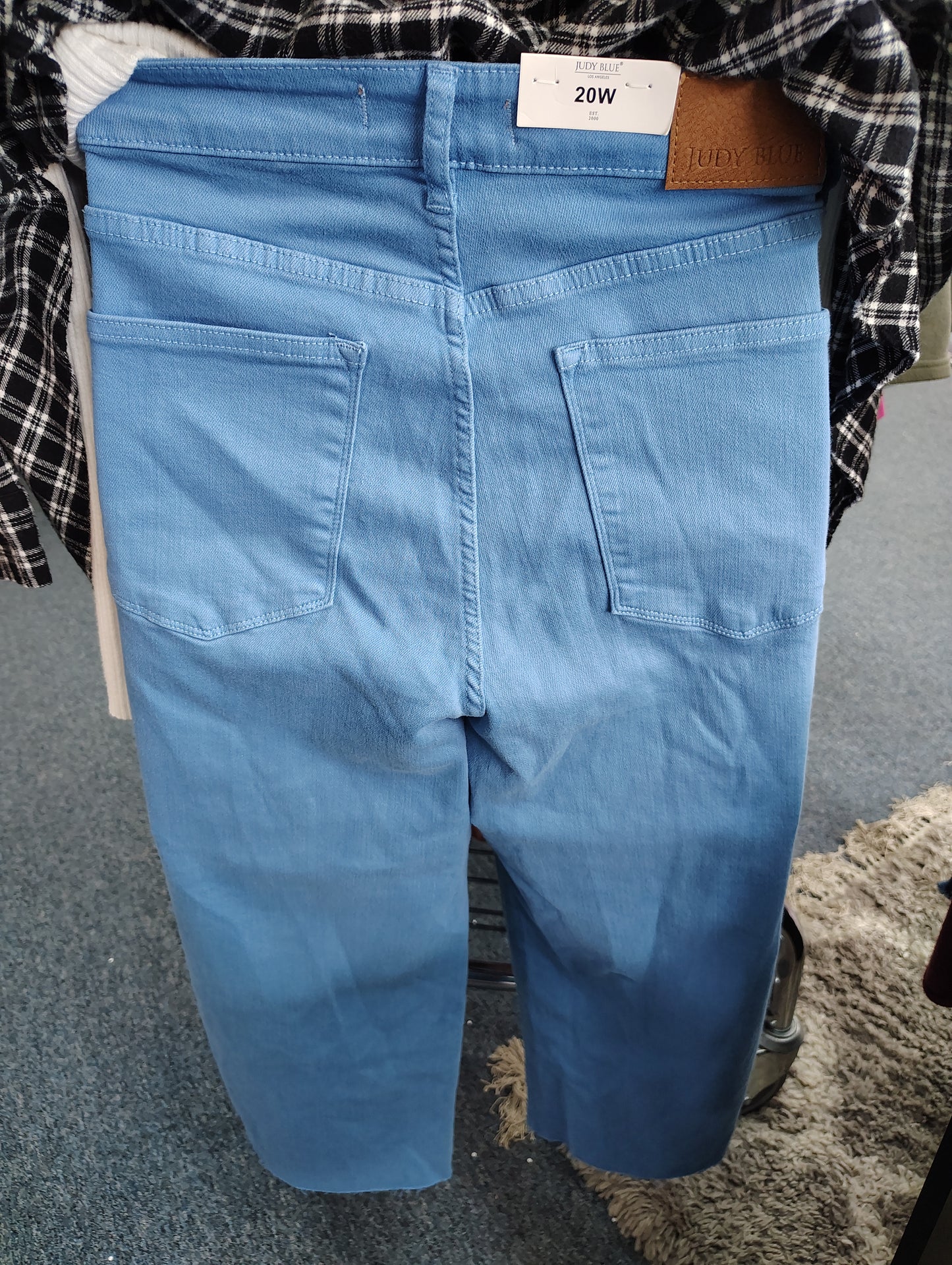 Judy Blue NWT cornflower blue cropped jeans size 20w