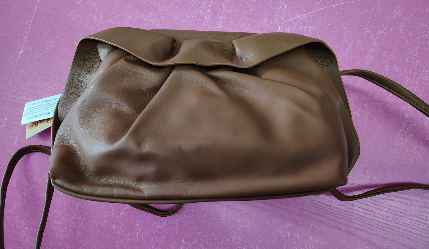 New kisslock camel colored bow crossbody bag