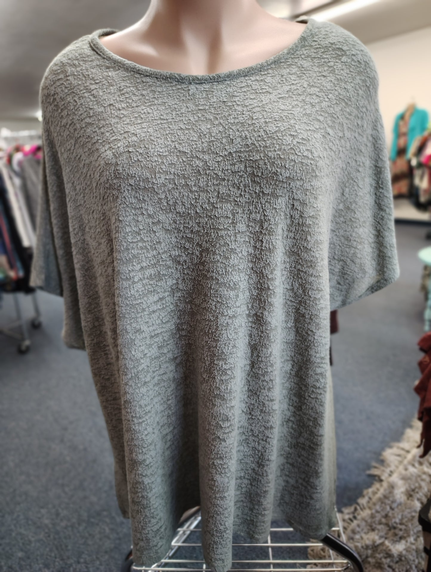 Andree by Unit green soft dolman sleeve top with slits size 2x