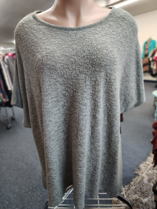 Andree by Unit green soft dolman sleeve top with slits size 2x