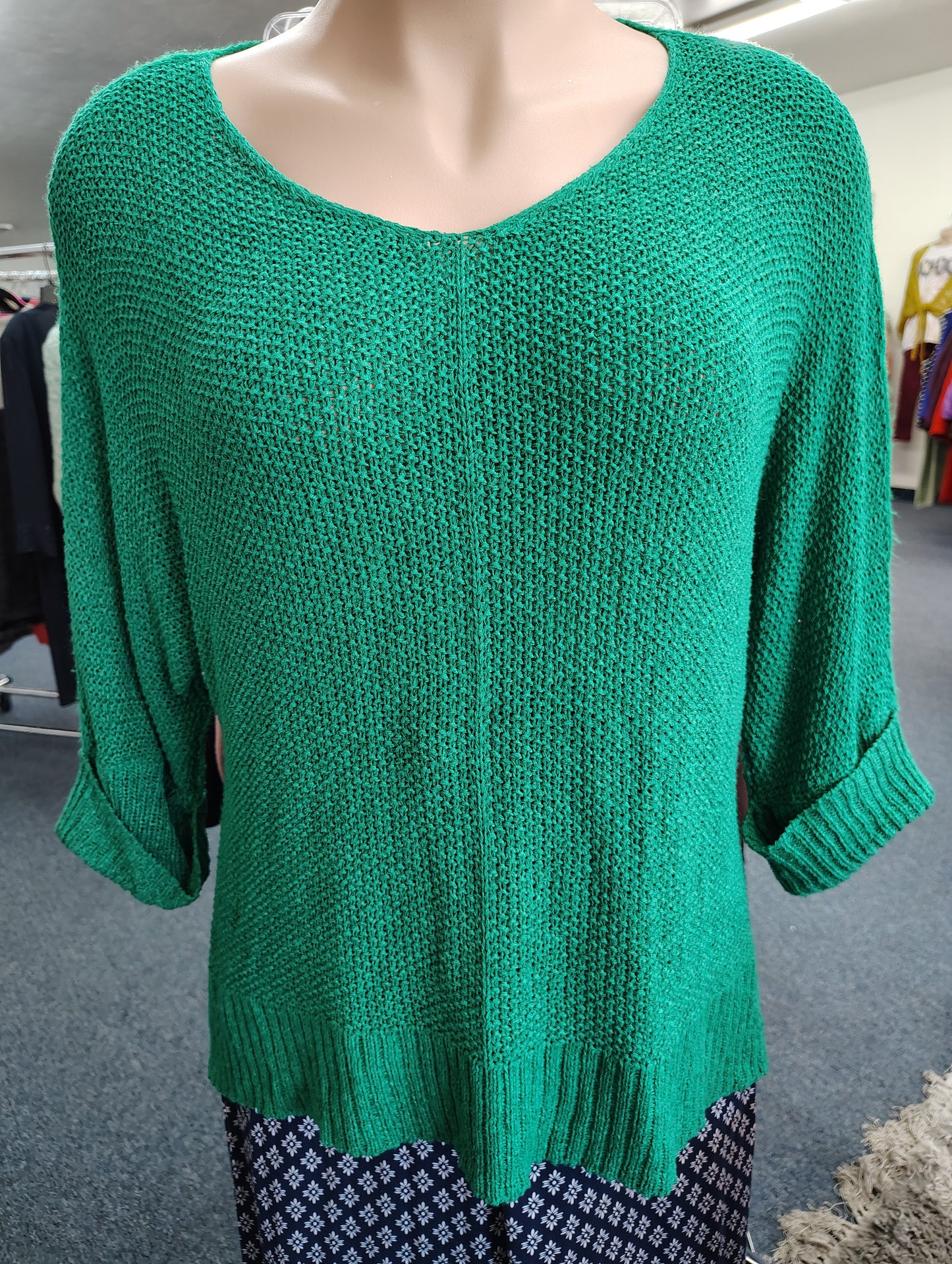 ee some kelly green lightweight sweater size 1x/2x