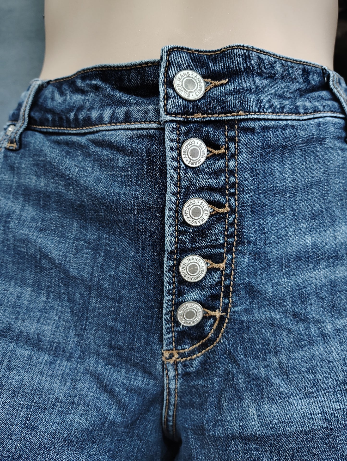 Silver Jeans boyfriend style button fly shorts size 20