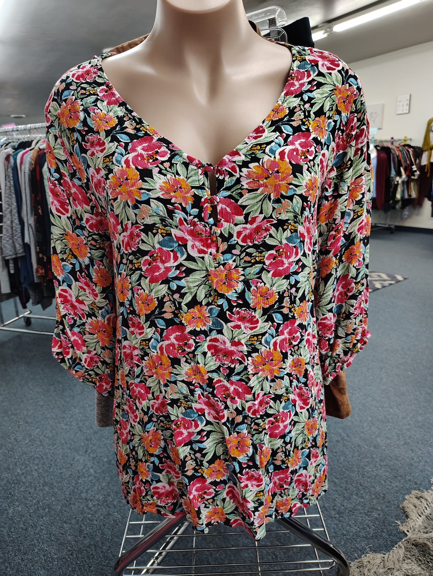 Torrid floral tie back tunic top with buttons size 5x