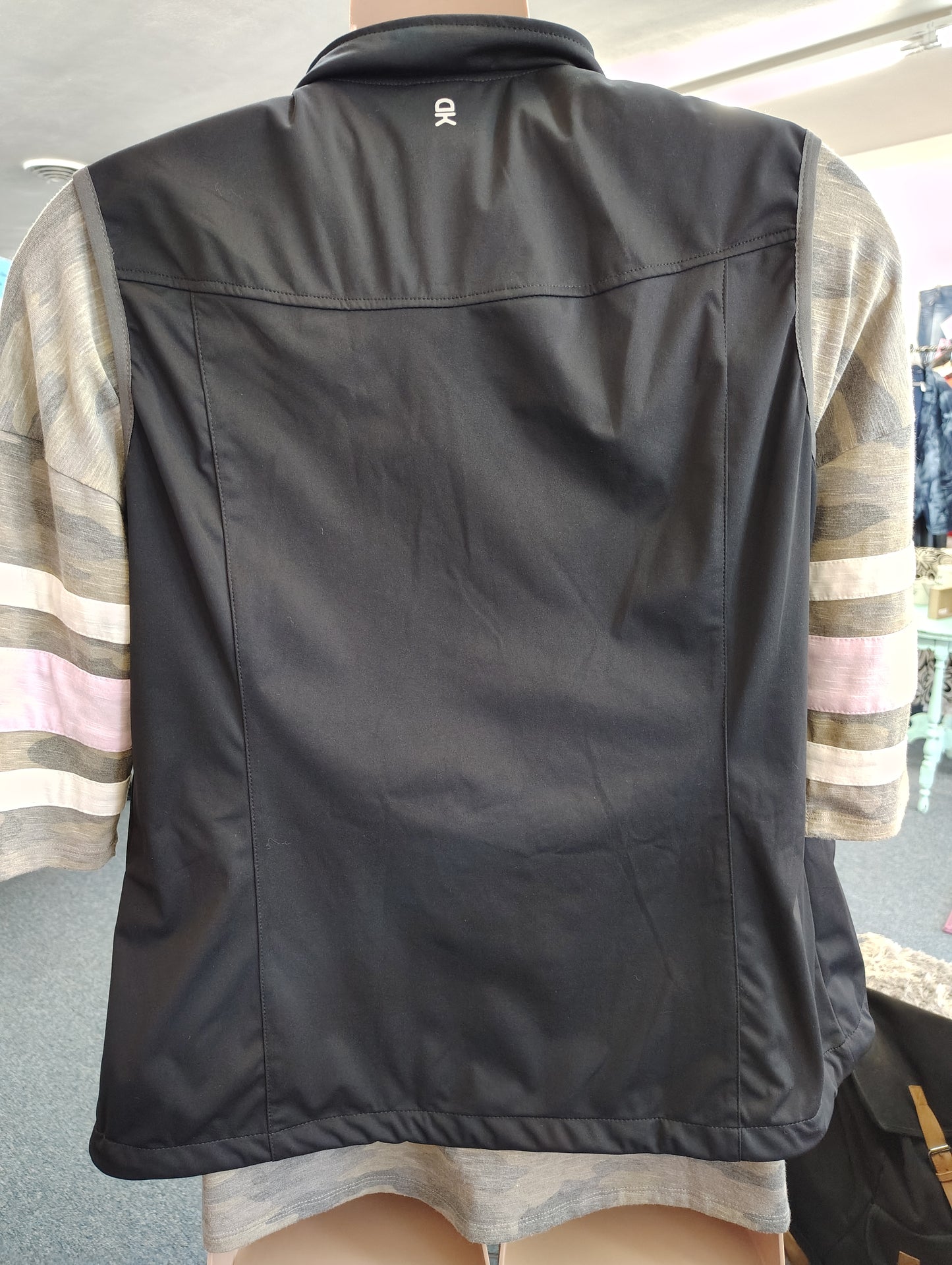 Little Donkey Andy NWT black vest size xl