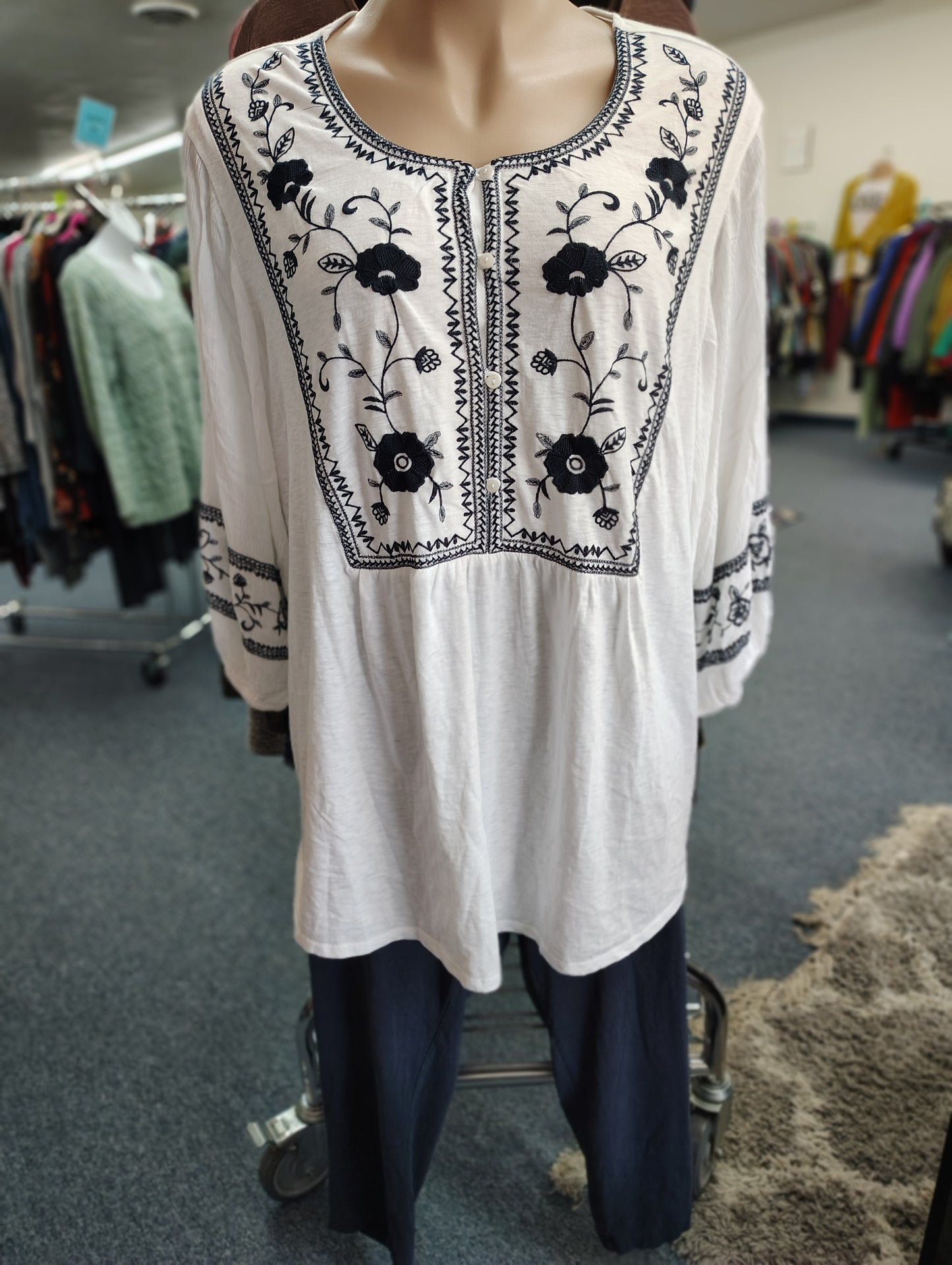 Lane Bryant NWT white tunic top with embroidery size 6x