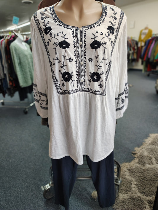 Lane Bryant NWT white tunic top with embroidery size 6x