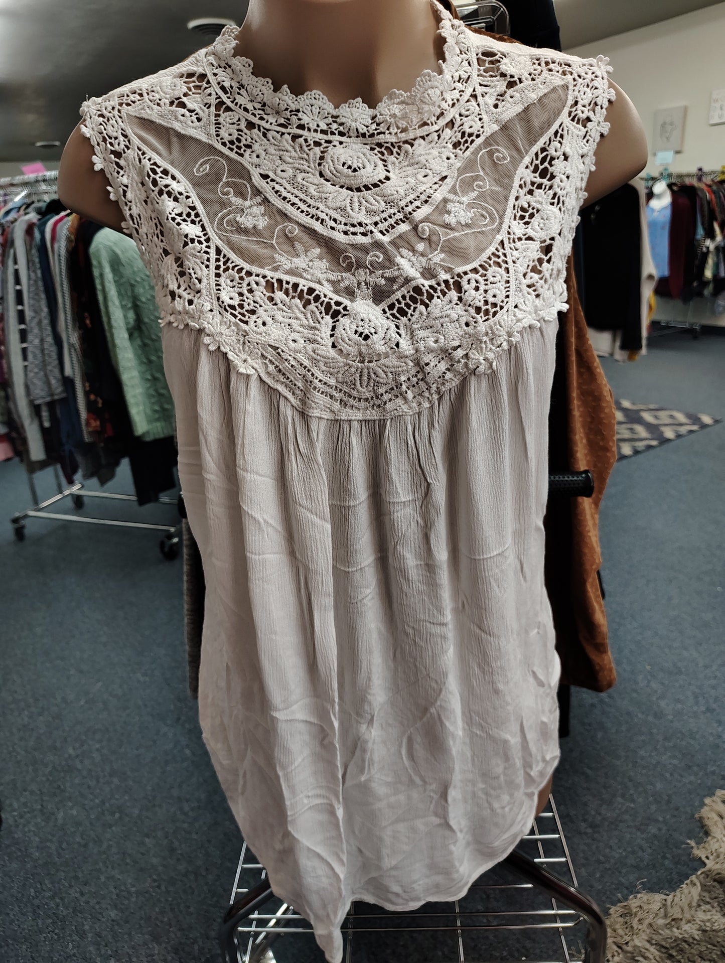 Torrid white lace top sleeveless top size 6x dressy