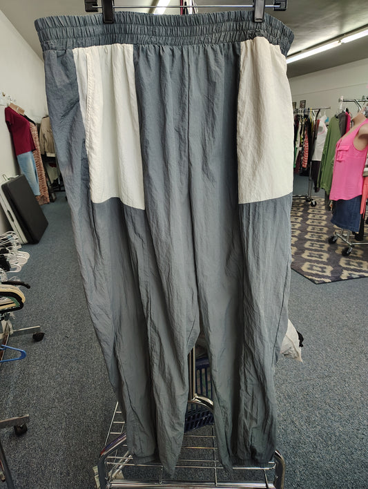 Fabletics gray wind breaker jogger pants size 4x
