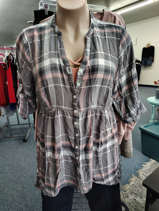 Torrid plaid hi-lo button front top size 2x
