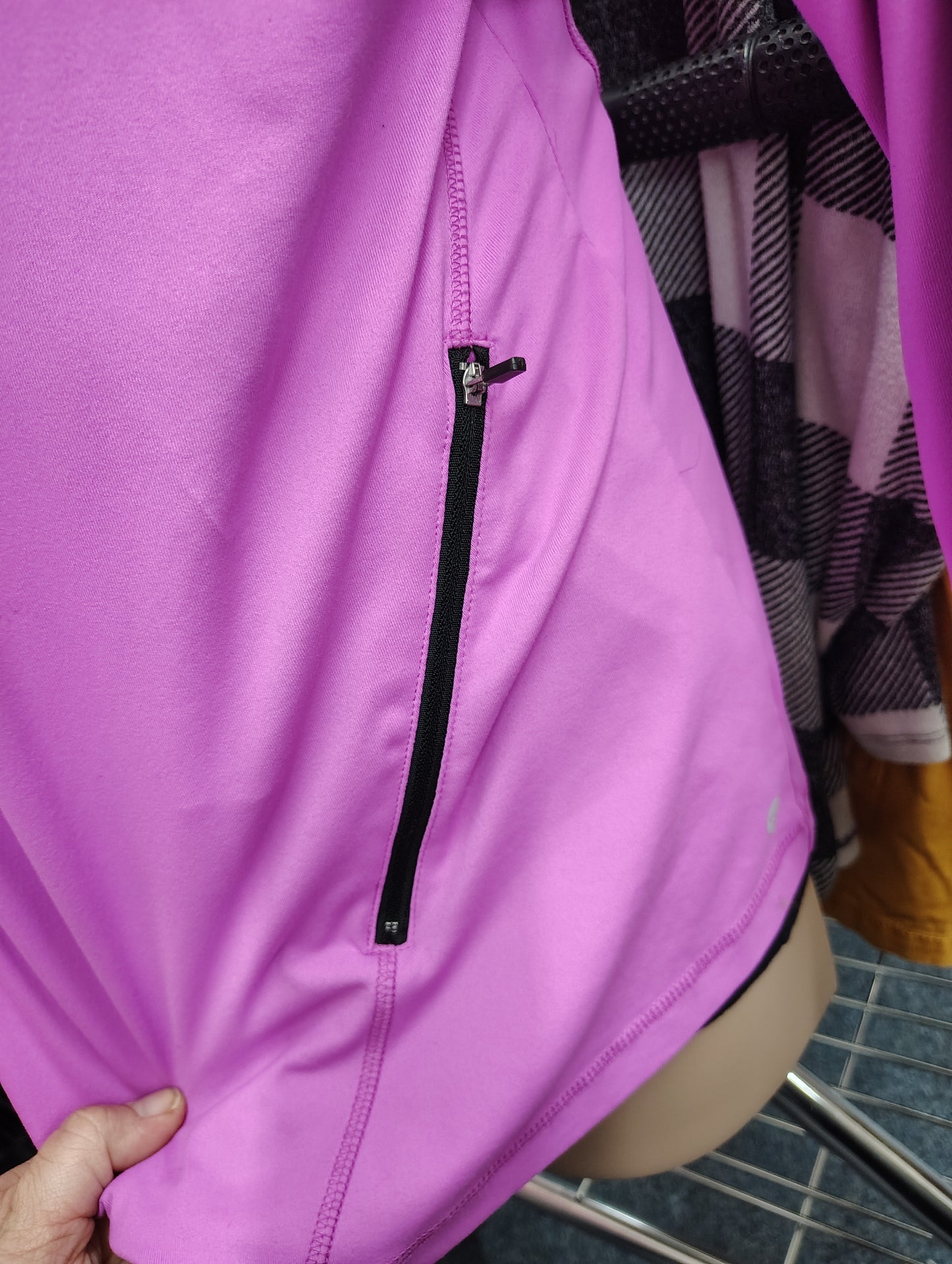 Livi Active purple zip front athletic jacket size 26/28 4x