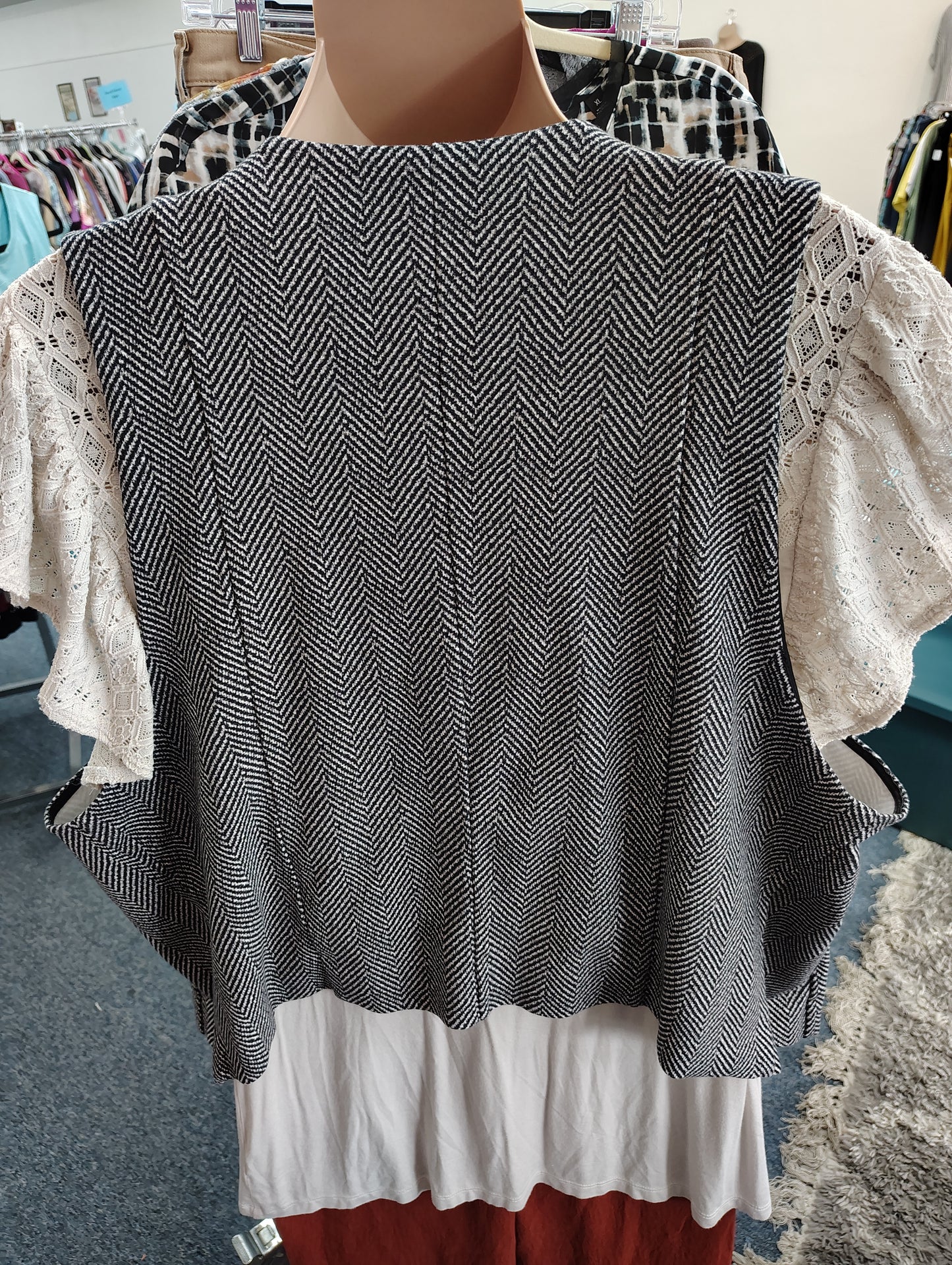 Studio by Torrid houndstooth stretchy dress vest size 6x