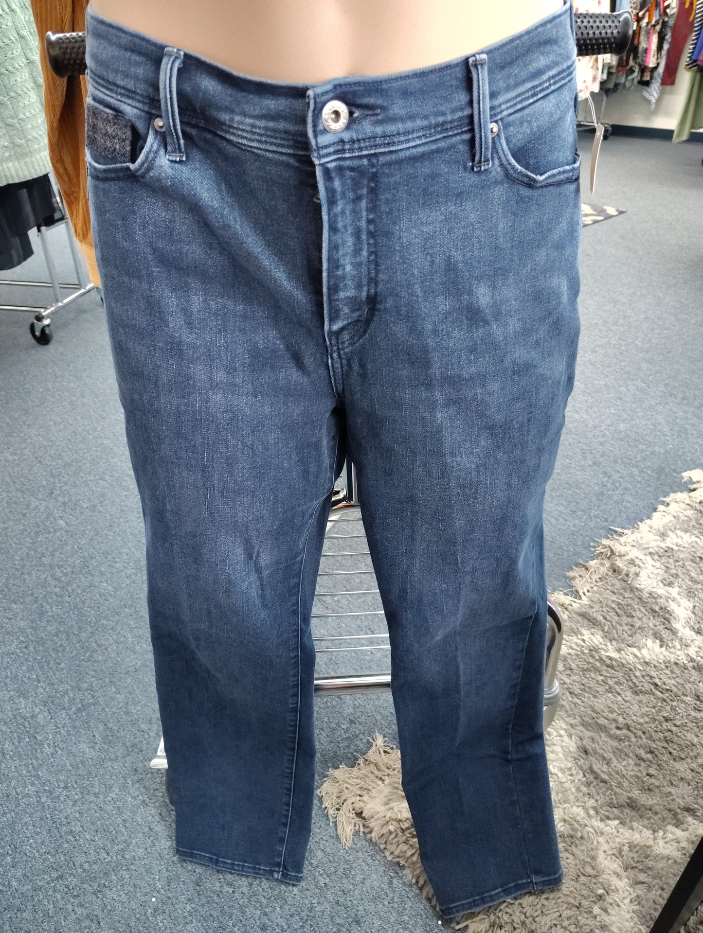 Levi 512 Perfectly slimming straight leg jeans size 14