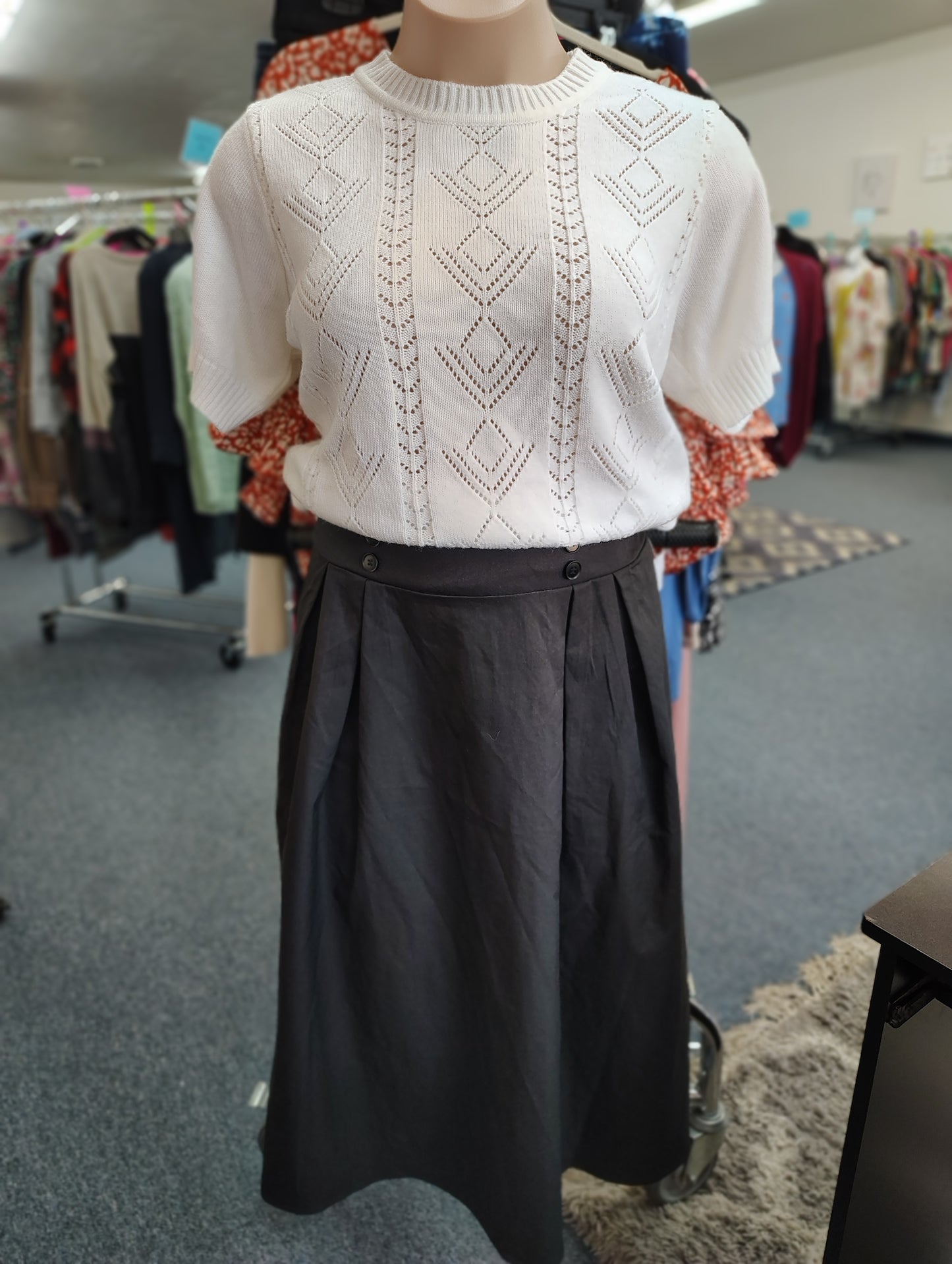 Bloomchic black heavy stretch midi skirt pull on size 18/20 2x