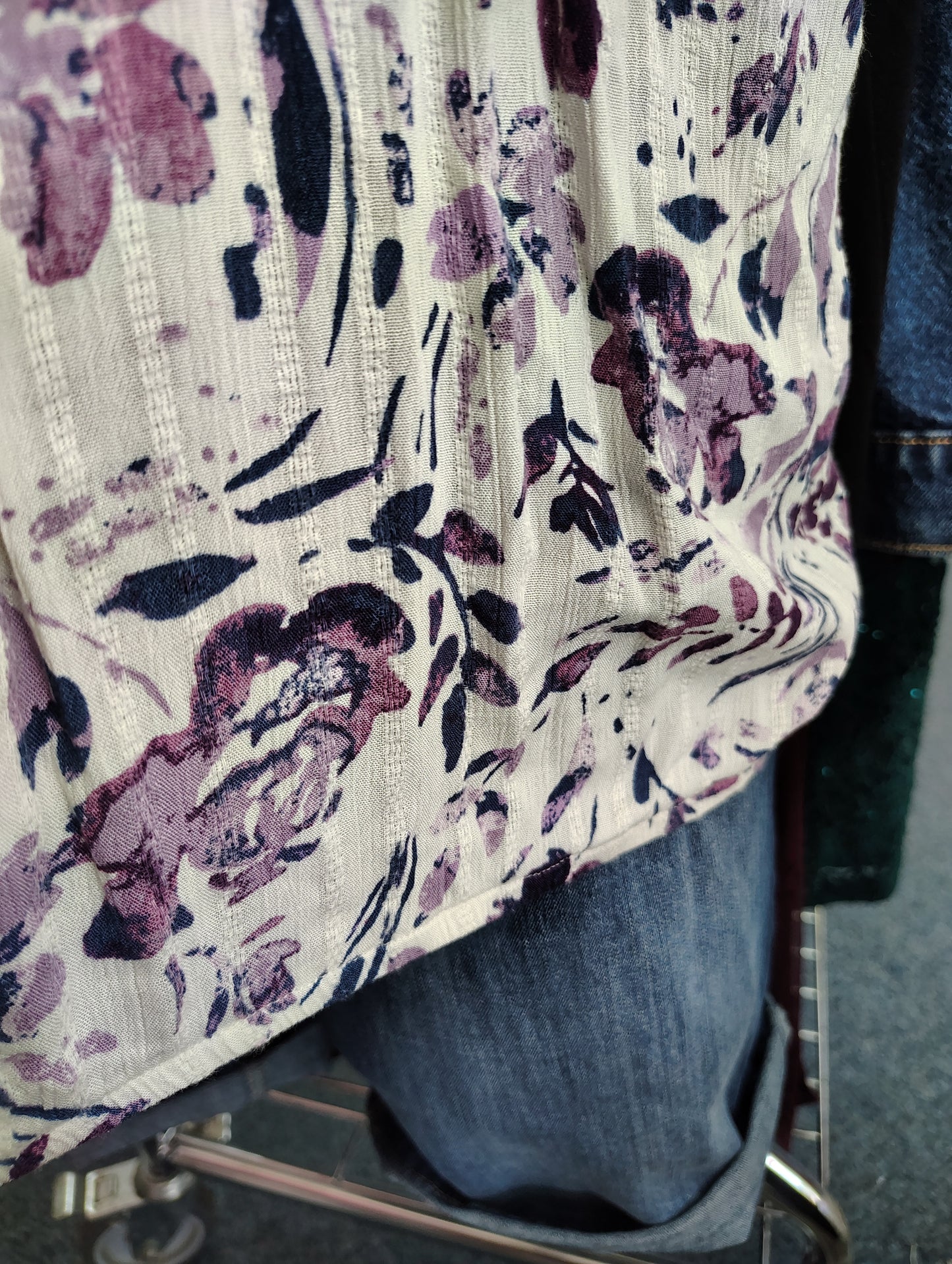 Maurices white purple floral flutter sleeve top size 3x