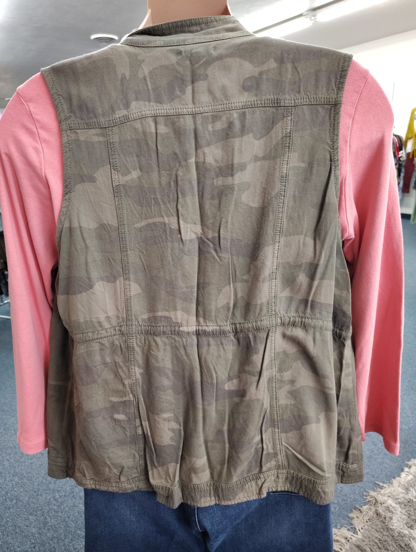 Maurices camo button front vest size xxl