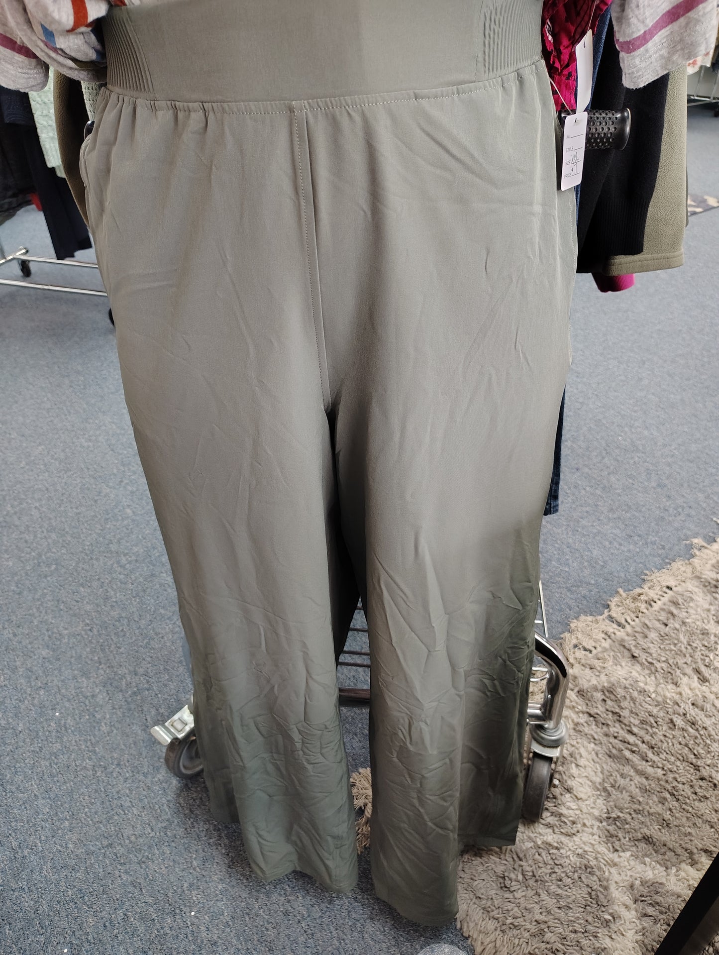 Avia olive green wide leg athletic pants size xxl